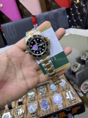 ساعة فاخرة من نوع Rolex